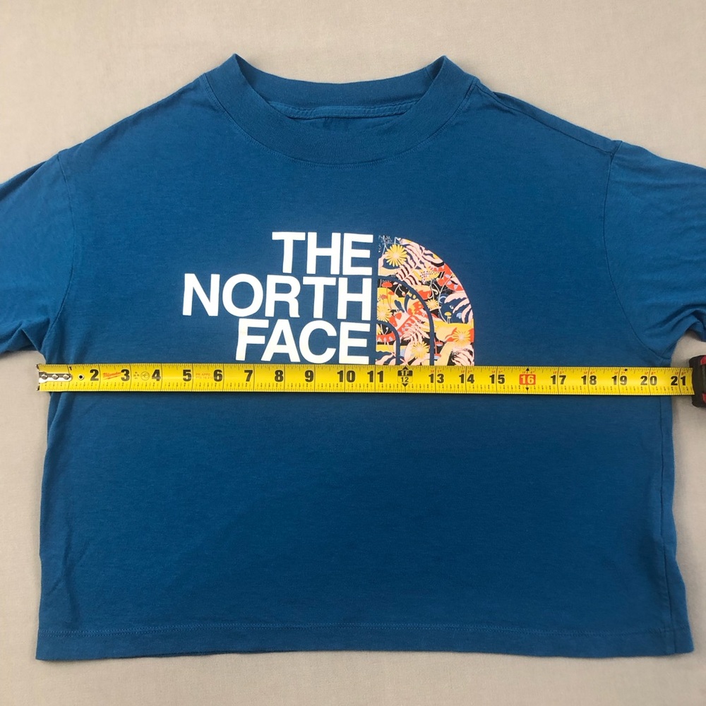 The North Face Women’s Graphic Tee - Picture 4 of 11